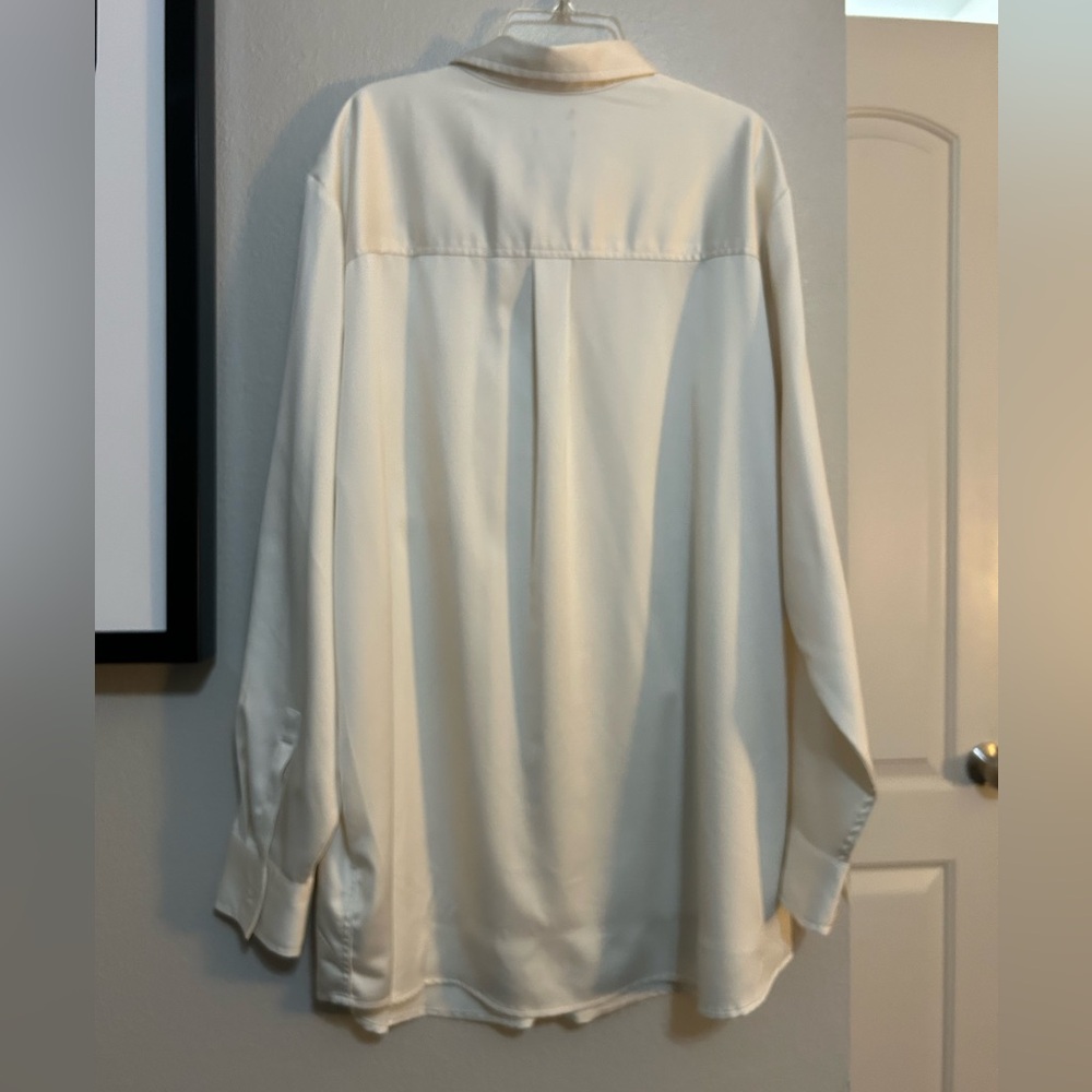 GAP Satin Boyfriend Button Down Off Shirt - Picture 4 of 9